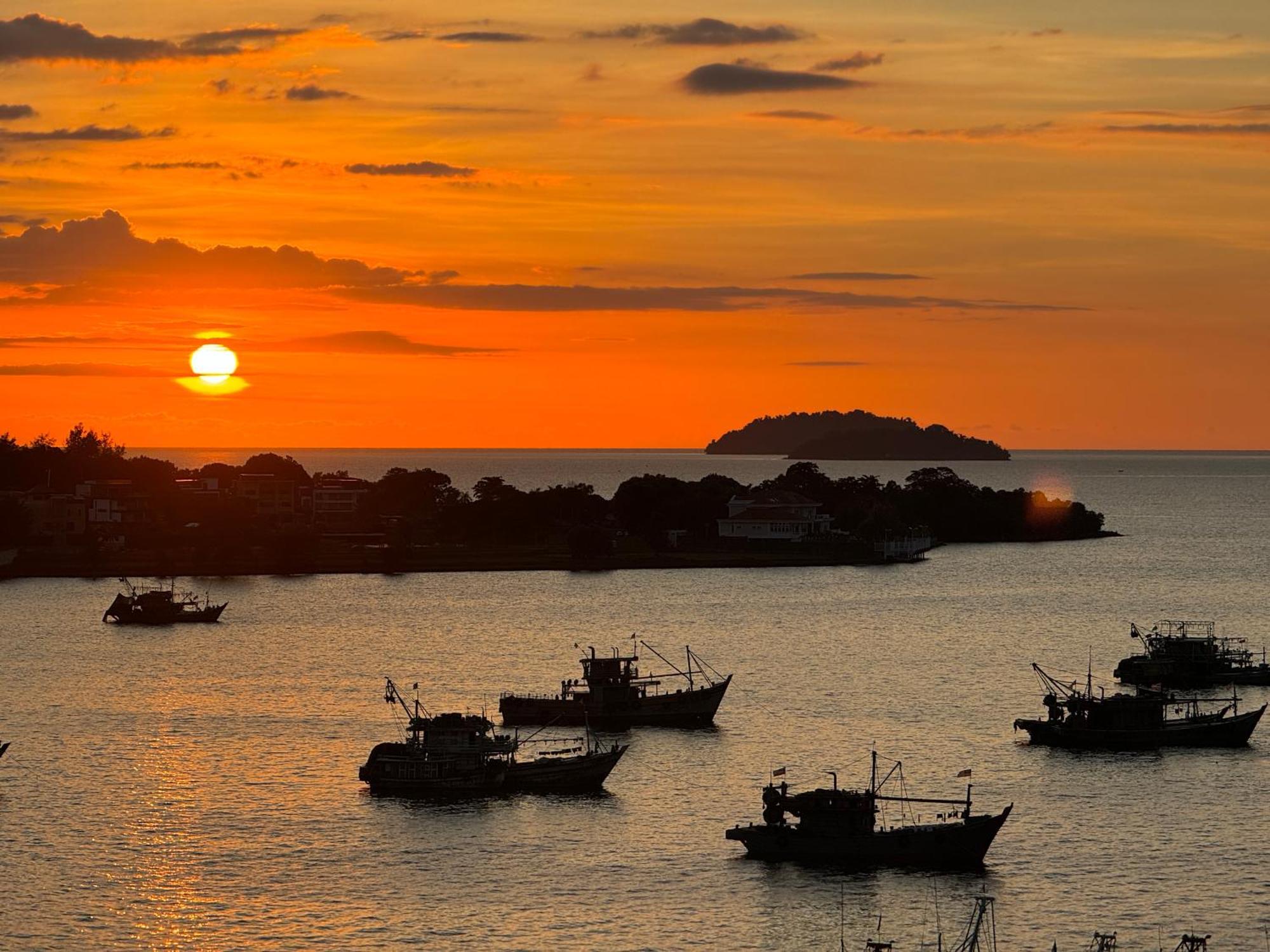 The Shore Cbd Kota Kinabalu By Laxzone Suite Eksteriør bilde